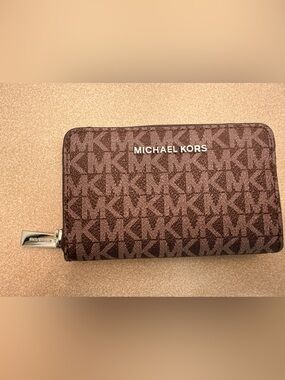 Michael Kors small jet set wallet